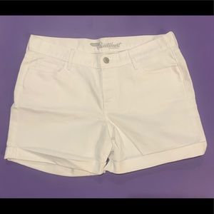 White hardly worn Old Navy Jean Shorts Size 10